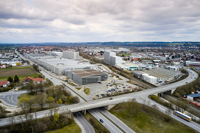 創新驅動未來 全新BMW iX在丁格芬工廠投產，年內上市，引領豪華智能出行新時代